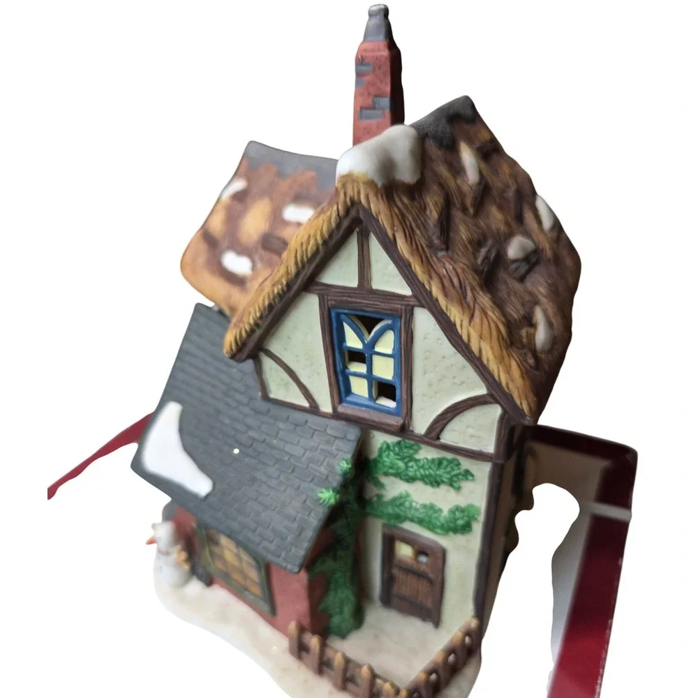 Holiday Time Village Collectibles Janes Quilt Shop Lighted‎ Christmas House G2